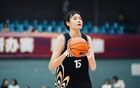 爆冷掀翻卫冕冠军！女篮2米王牌闪耀，才26岁，宫鲁鸣该给她机会